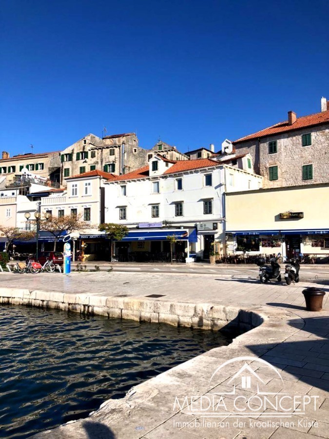Wunderschöne restaurierte Wohnung direkt am Meer und im Zentrum der Stadt, Šibenik, Foto 2