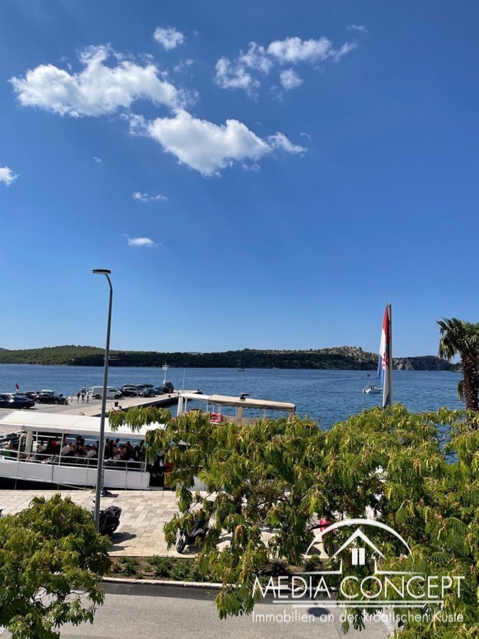 Wunderschöne restaurierte Wohnung direkt am Meer und im Zentrum der Stadt, Šibenik, Foto 1