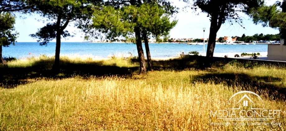Bauland mit zwei Genehmigungen für Luxusvillen – 1.622 m², Investitionsmöglichkeit, Zadar, Foto 1