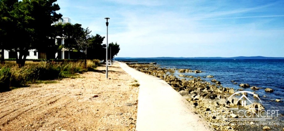 Bauland mit zwei Genehmigungen für Luxusvillen – 1.622 m², Investitionsmöglichkeit, Zadar, Foto 4
