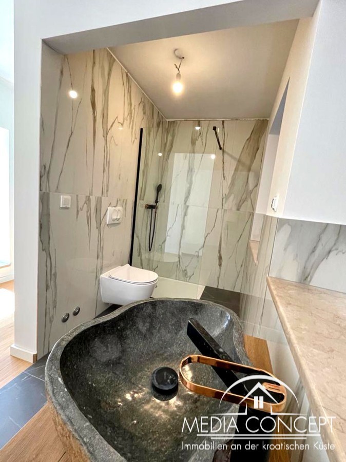 Wunderschöne restaurierte Wohnung direkt am Meer und im Zentrum der Stadt, Šibenik, Foto 7