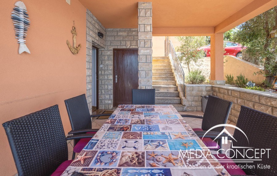 Familienhaus mit 2 Wohnungen - 1. Reihe am Meer, Baric Draga, Foto 15