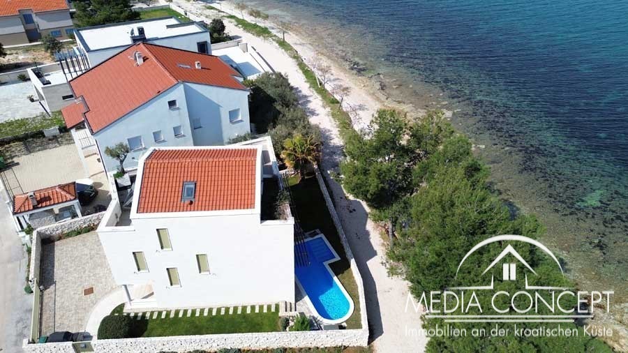 Villa mit Pool in der ersten Reihe zum Meer, Zadar, Foto 1