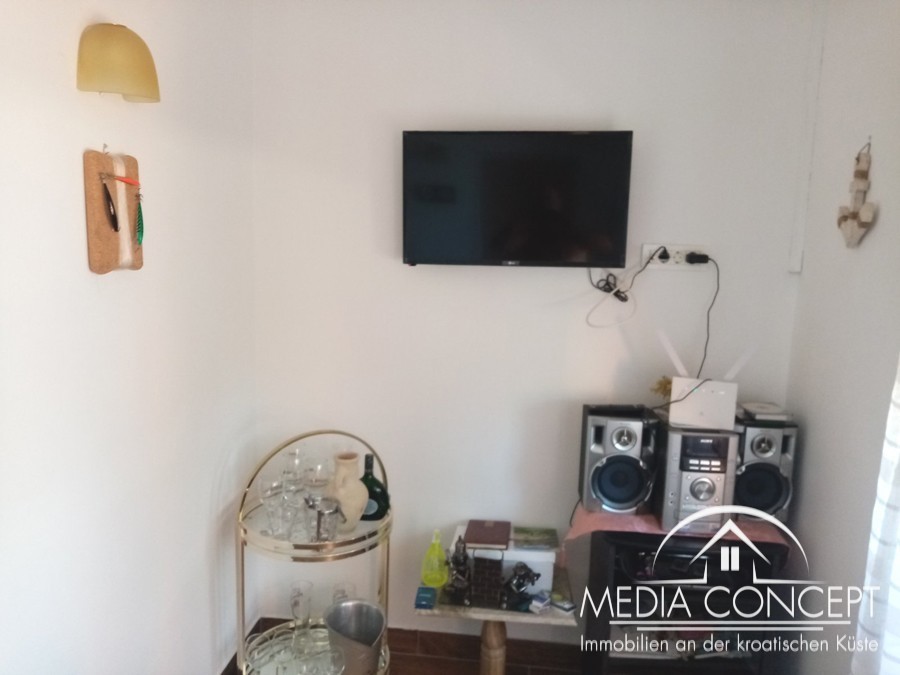 Familienhaus mit 2 Wohnungen - 1. Reihe am Meer, Baric Draga, Foto 10