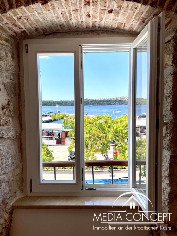 Wunderschöne restaurierte Wohnung direkt am Meer und im Zentrum der Stadt, Šibenik, Foto 4