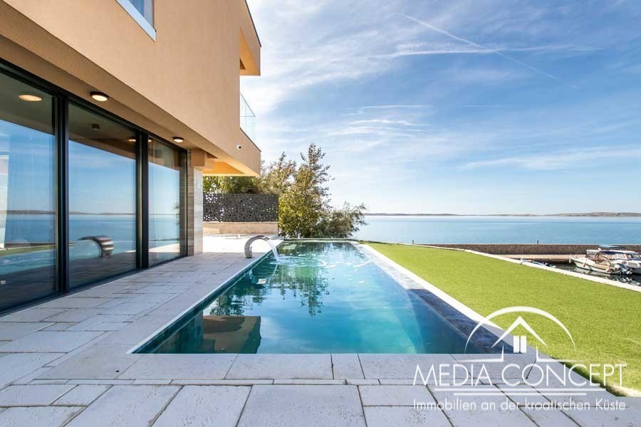 Traumhafte Familienvilla in der 1. Reihe zum Meer, Zadar, Foto 3