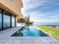 Traumhafte Familienvilla in der 1. Reihe zum Meer 3