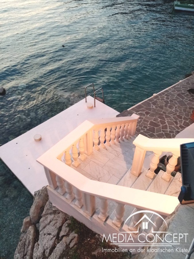Familienhaus mit 2 Wohnungen - 1. Reihe am Meer, Baric Draga, Foto 4