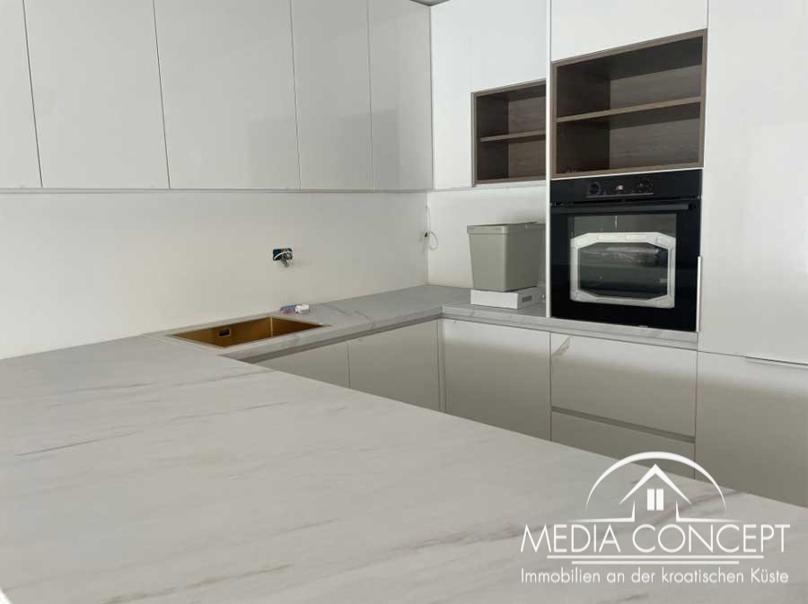 Villa mit drei Appartement in der 1. Reihe zum Meer, Trogir, Foto 21