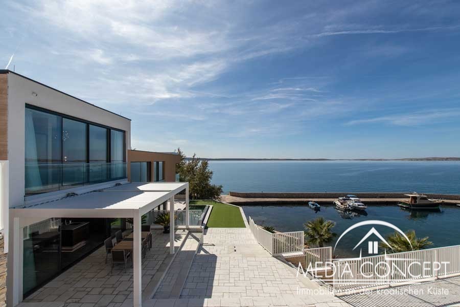 Traumhafte Familienvilla in der 1. Reihe zum Meer, Zadar, Foto 5