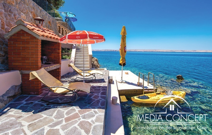 Familienhaus mit 2 Wohnungen - 1. Reihe am Meer, Baric Draga, Foto 1