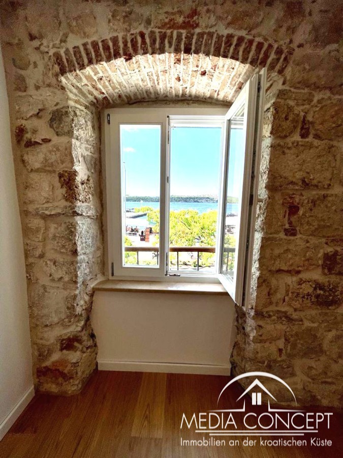 Wunderschöne restaurierte Wohnung direkt am Meer und im Zentrum der Stadt, Šibenik, Foto 3