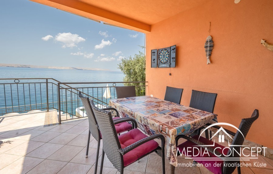 Familienhaus mit 2 Wohnungen - 1. Reihe am Meer, Baric Draga, Foto 13