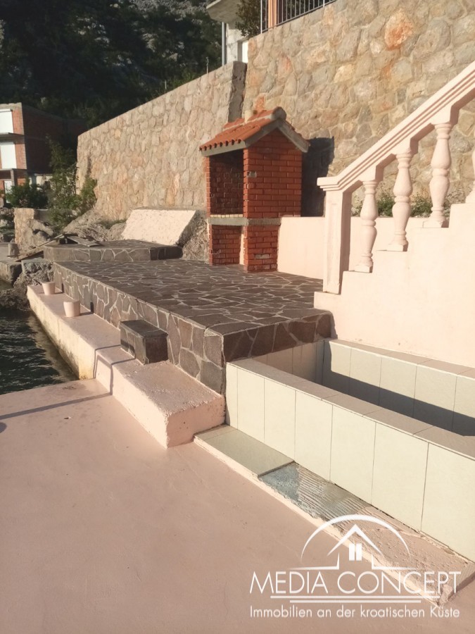 Familienhaus mit 2 Wohnungen - 1. Reihe am Meer, Baric Draga, Foto 6