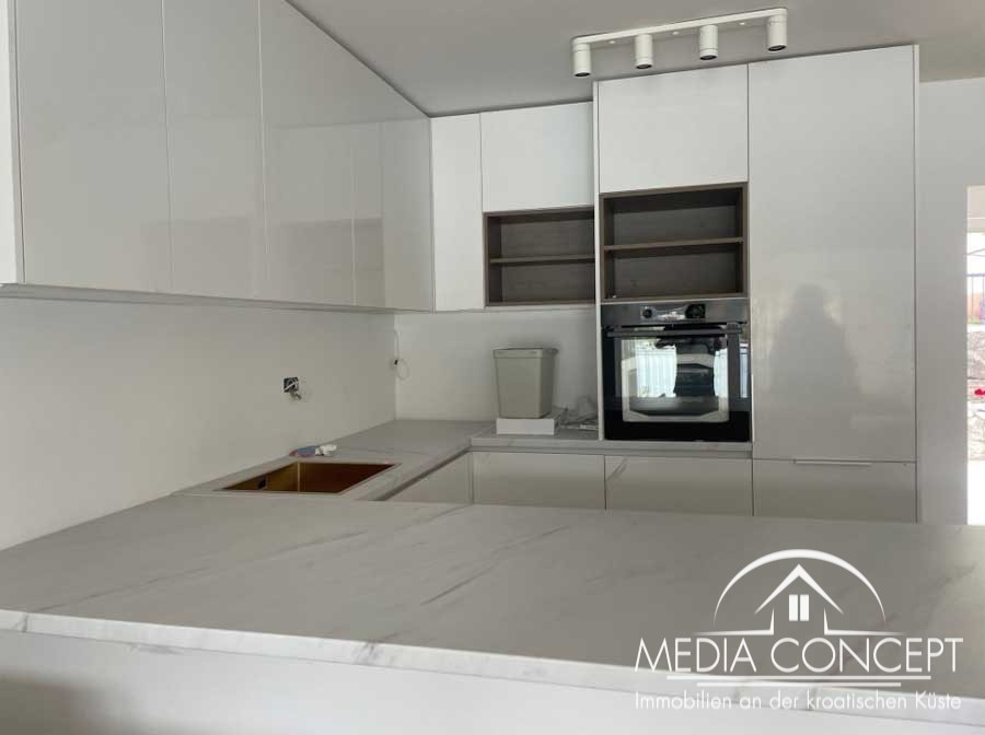 Villa mit drei Appartement in der 1. Reihe zum Meer, Trogir, Foto 6