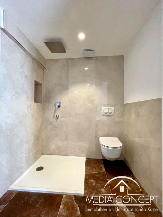 Wunderschöne restaurierte Wohnung direkt am Meer und im Zentrum der Stadt, Šibenik, Foto 8