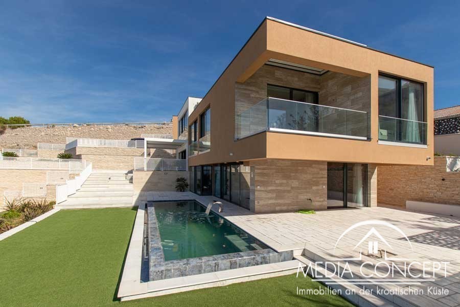 Traumhafte Familienvilla in der 1. Reihe zum Meer, Zadar, Foto 2