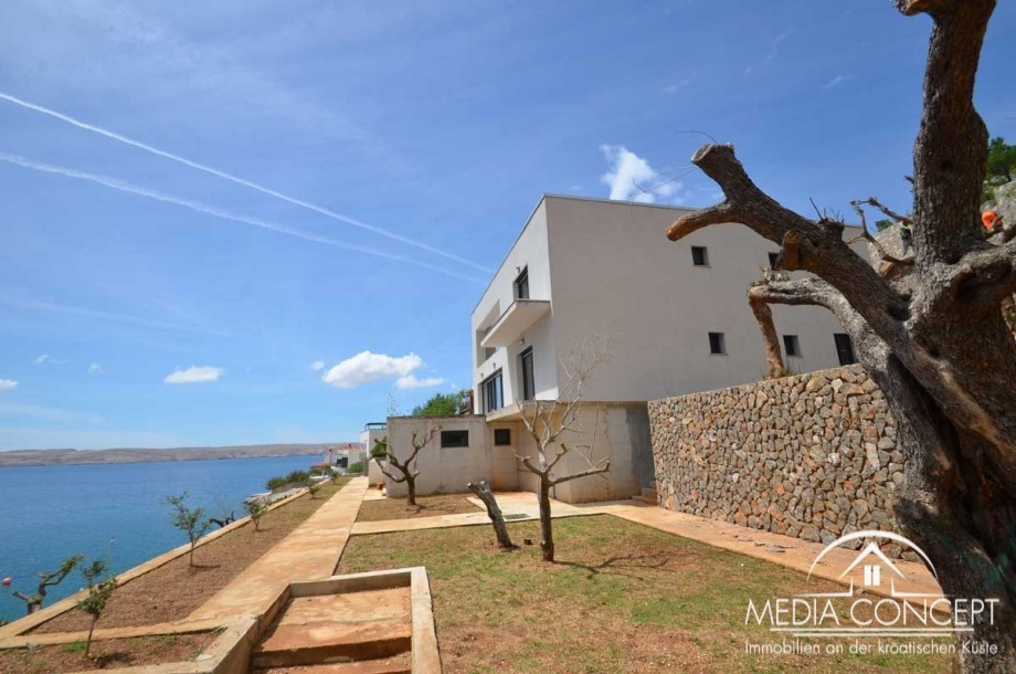 Villa in der erste Reihe am Meer mit eigenem Bootssteg, Karlobag, Foto 2