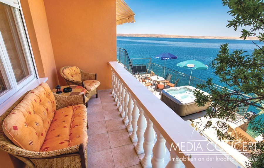 Familienhaus mit 2 Wohnungen - 1. Reihe am Meer, Baric Draga, Foto 19