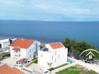 Villa mit Pool in der ersten Reihe zum Meer 12