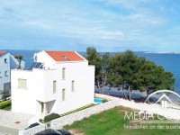 Villa mit Pool in der ersten Reihe zum Meer 11